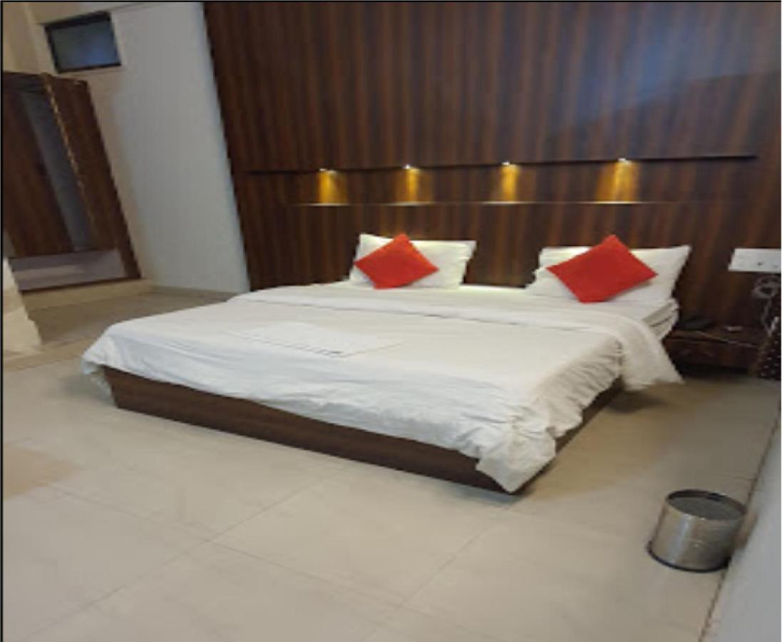 Hotel Pacific Grey By Wb Inn Lucknow Exterior photo